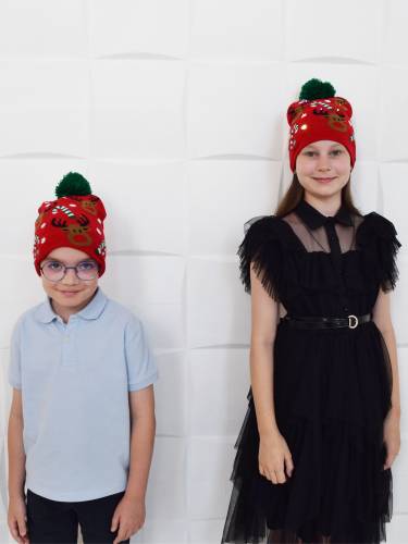 Шапка вязаная новогодняя 